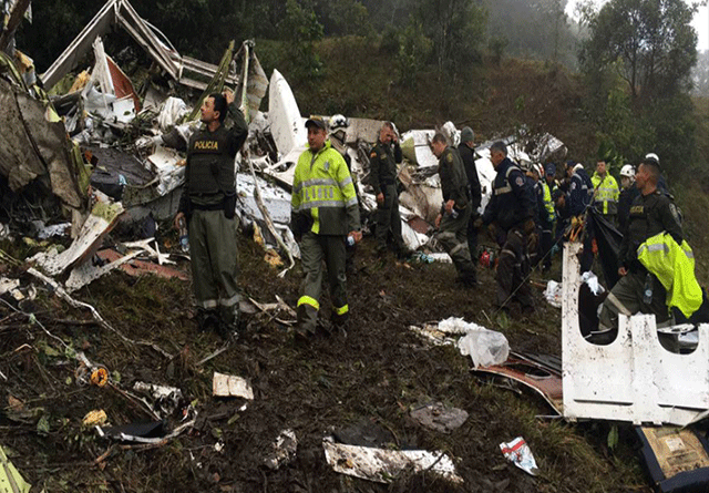 El equipo Chapecoense se estrella mientras viajaba en avión en Colombia