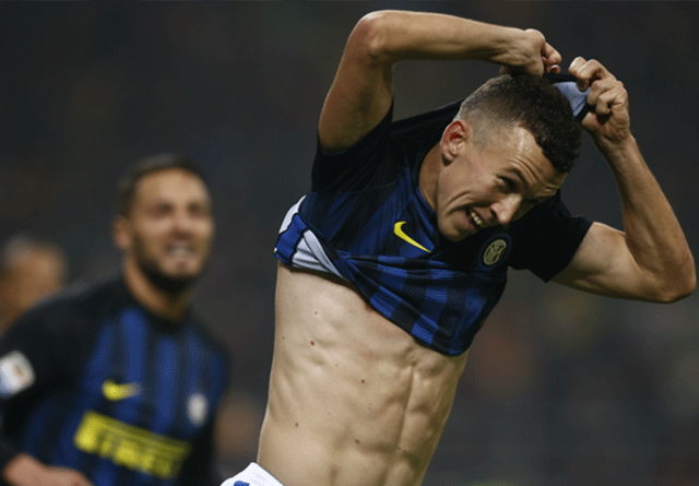 Inter y Milán empatan a dos en el derby de Milán