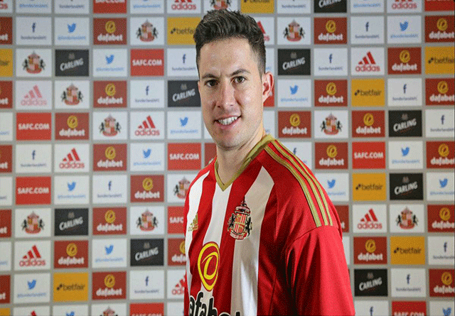 Bryan Oviedo llega al Sunderland
