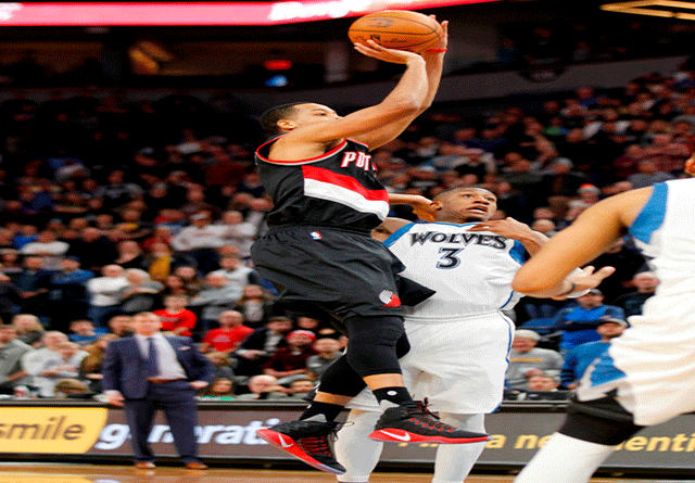 C.J McCollum logra su marca personal en puntos