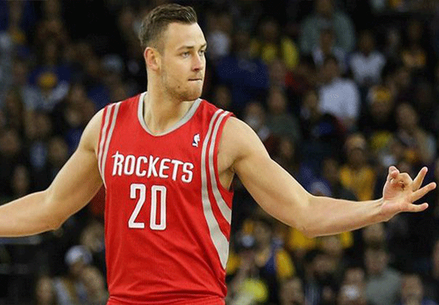 Donatas Motiejunas jugara con New Orleans en esta temporada