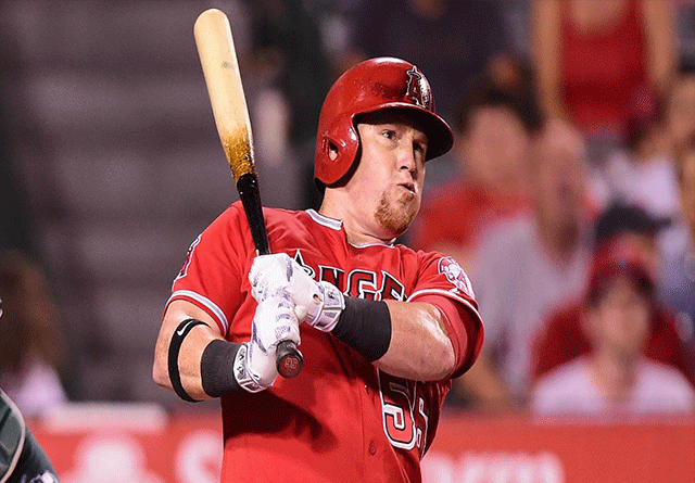 Kole Calhoun extiende su contrato con los Angelinos