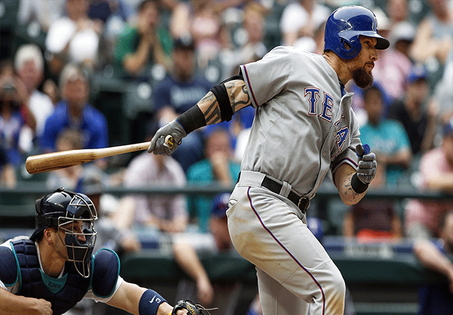 Los Rangers de Texas acuerdan contratos con Hamilton y Gee