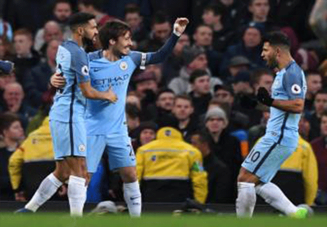 Manchester City recorta desventaja ante el Liverpool