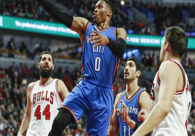 Russell Westbrook se queda a un rebote del triple doble