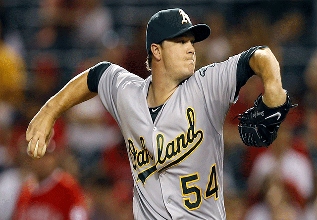 Sonny Gray lanzara por los Estados Unidos