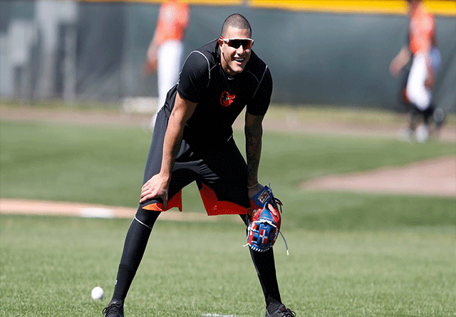 Manny Machado trabaja en el campo corto para el clásico