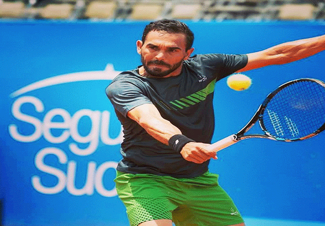 Víctor Estrella clasifica a cuartos de final en Quito