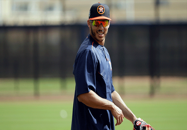 Carlos Correa dispuesto a jugar en la tercera base