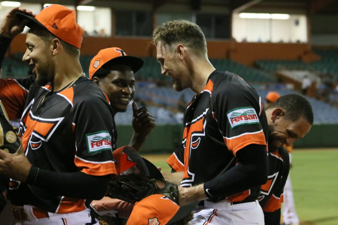 Leones, Tigres y Estrellas en el primero; Toros, Gigantes y Águilas en cuarto