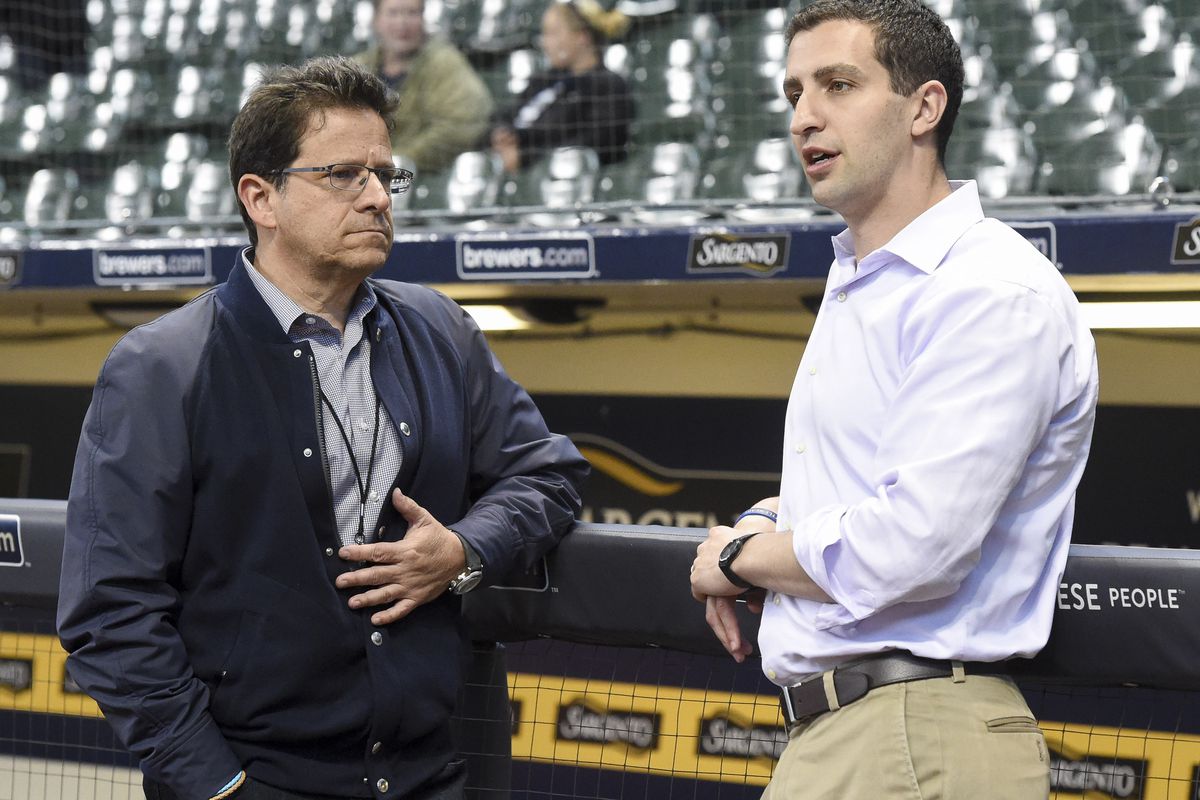 Cerveceros de Milwaukee ascienden a David Stearns a presidente de operaciones de béisbol y gerente general