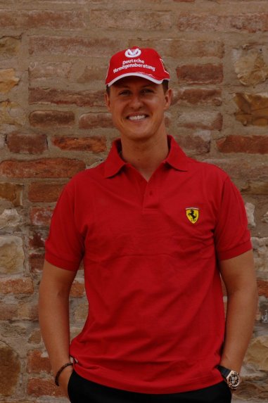 Ferrari felicita a Michael Schumacher por su 50 cumpleaños con una exposición