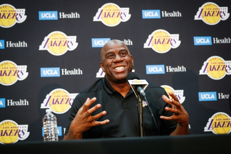 Magic Johnson renuncia a su puesto como presidente de operaciones de Los Angeles Lakers
