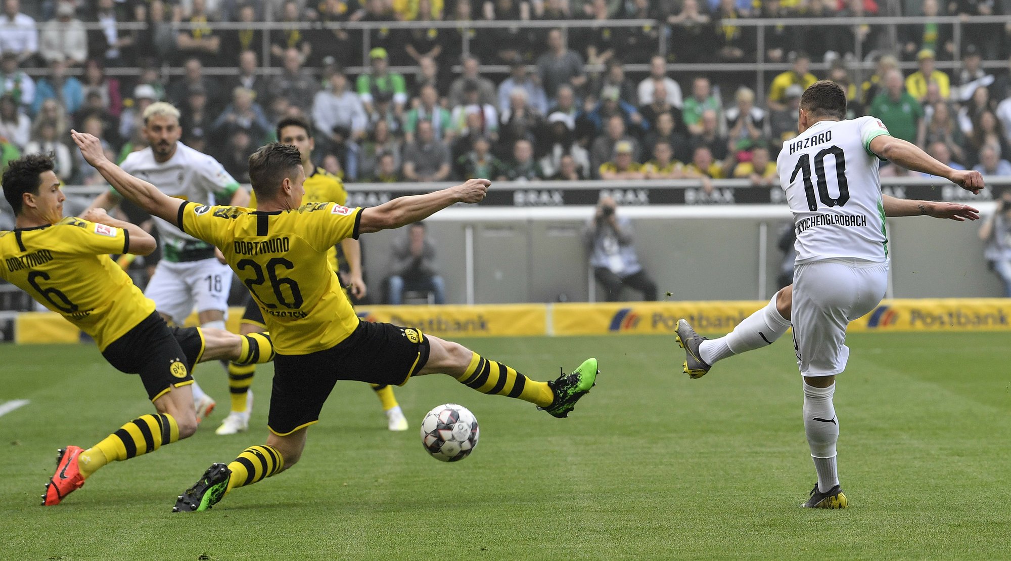 Borussia Dortmund contrata a los mediocampista Thorgan Hazard y Julian Brandt
