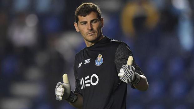 Hospitalizan de emergencia al futbolista Iker Casillas tras sufrir un infarto; se encuentra fuera de peligro