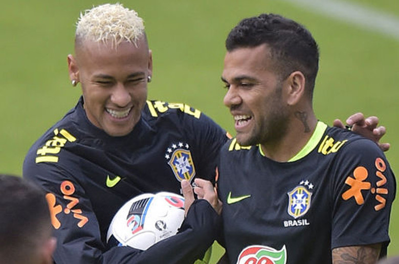 Dani Alves: “Neymar tiene la sensibilidad de un niño”