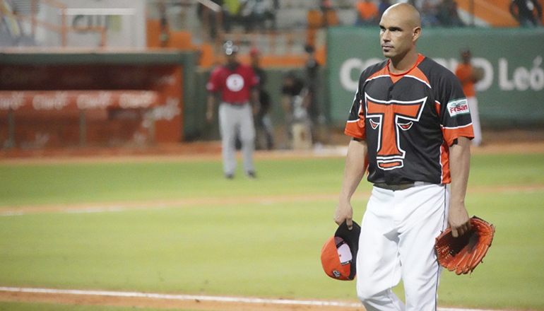 Raúl Valdés brilla en el box y Toros derrotan a Leones para asumir segundo lugar del RR