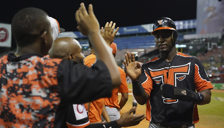 Toros ganan 9no y se ponen en orilla de clasificación