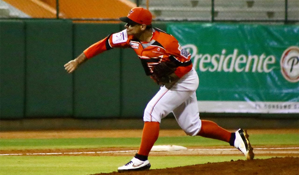 Martínez domina Águilas en victoria de Toros CDN Deportes
