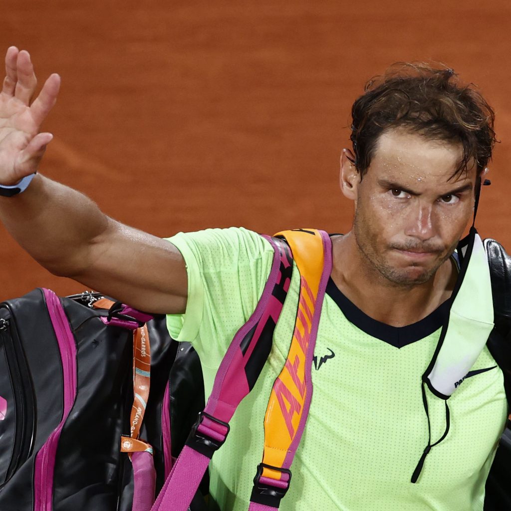 Rafael Nadal se despide del público durante Roland Garros 