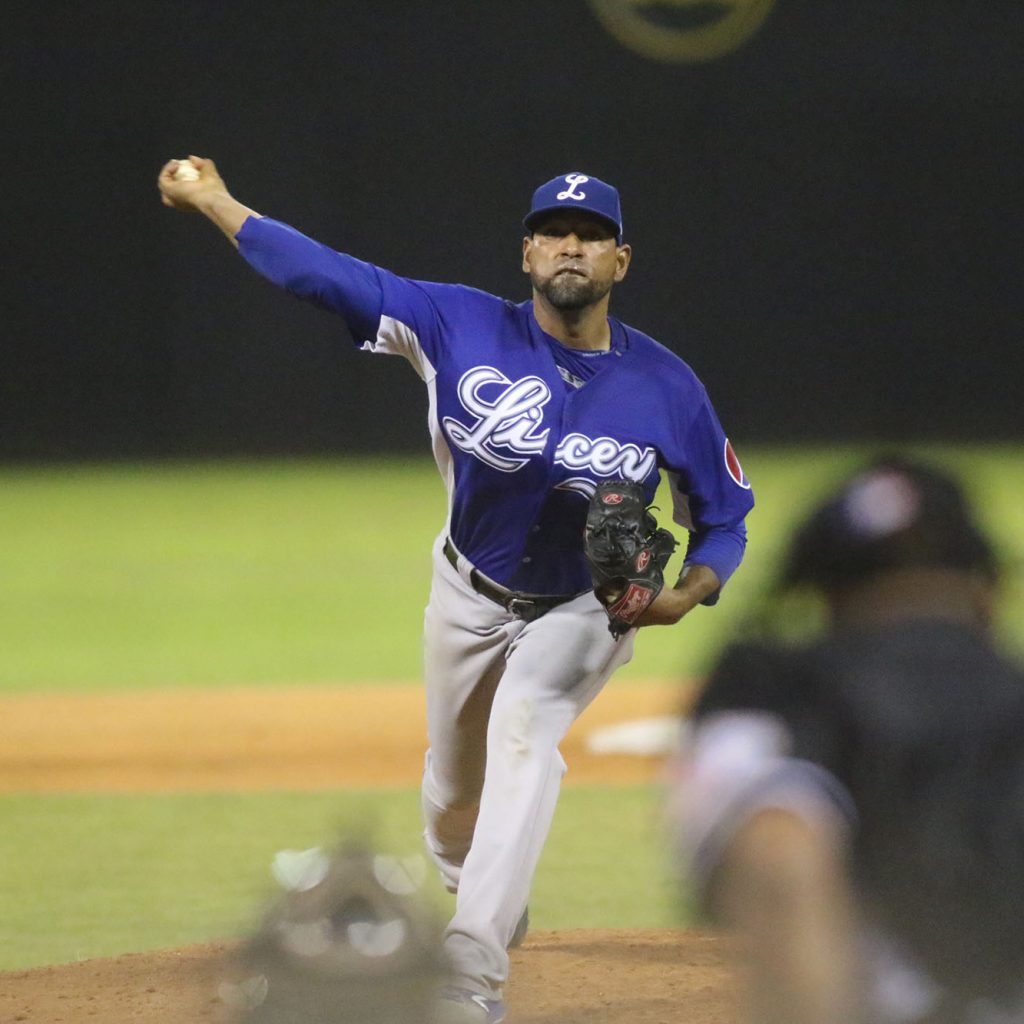 César Valdez lanzador de los Tigres del Licey 