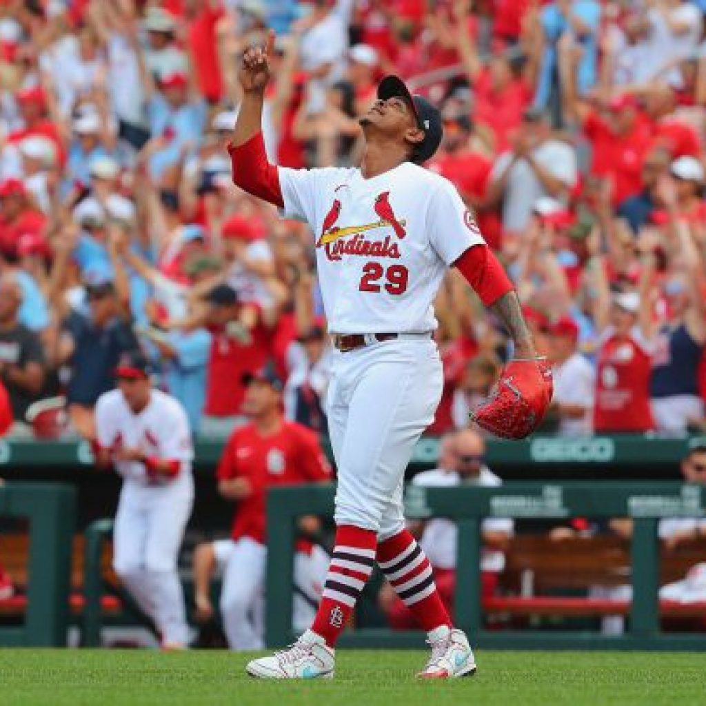Cardenales llegan a 14 victorias consecutivas e igualan récord