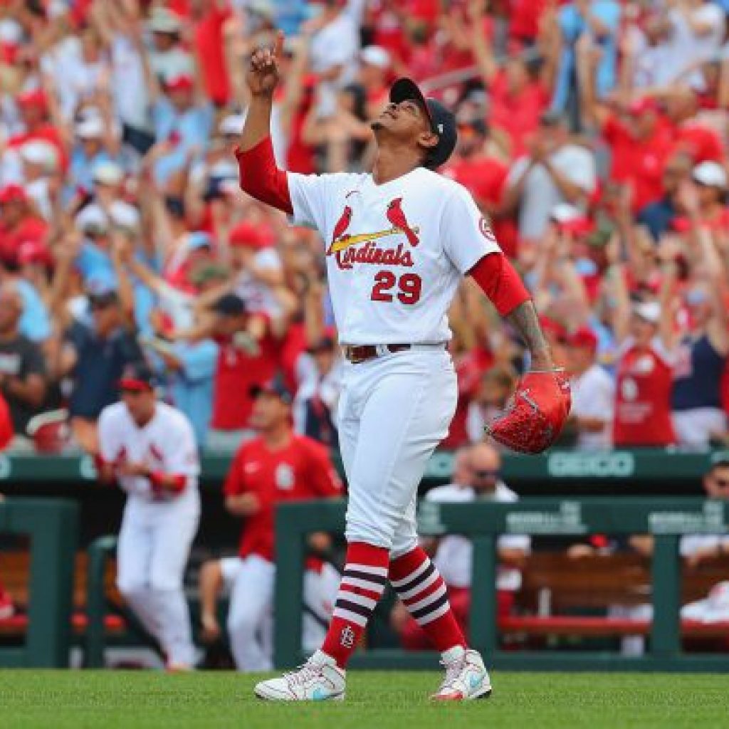 Cardenales llegan a 14 victorias consecutivas e igualan récord