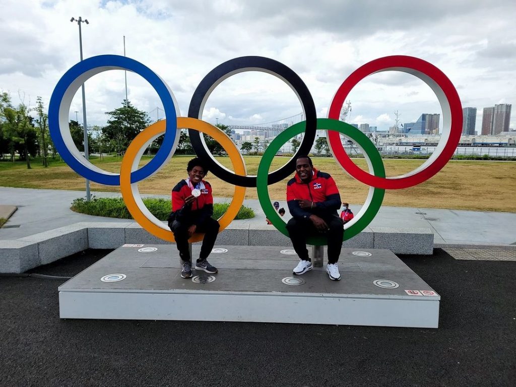 Marileidy Paulino y su entrenador Yaseen Pérez en Tokio 2020