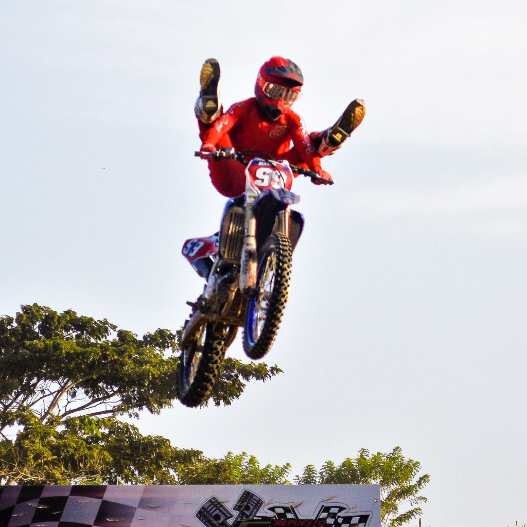 Manny Mora mantiene dominio motocross en RD