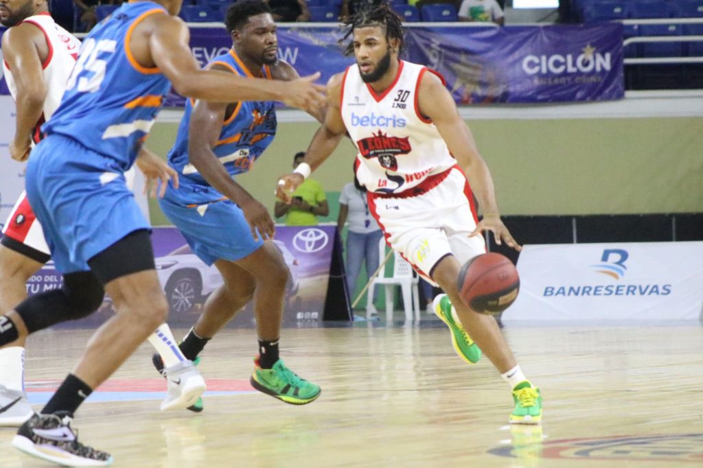 Leones versus Titanes en el cuarto partido de la serie final de la LNB