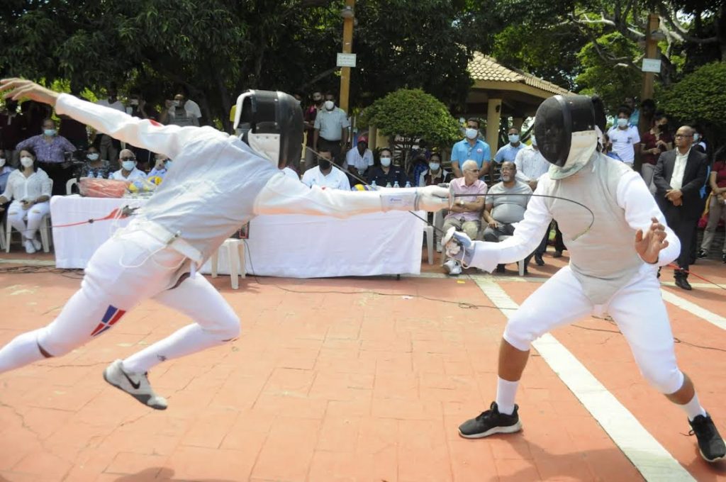 Parte de la exhibición Esgrima llevada en Cabrera