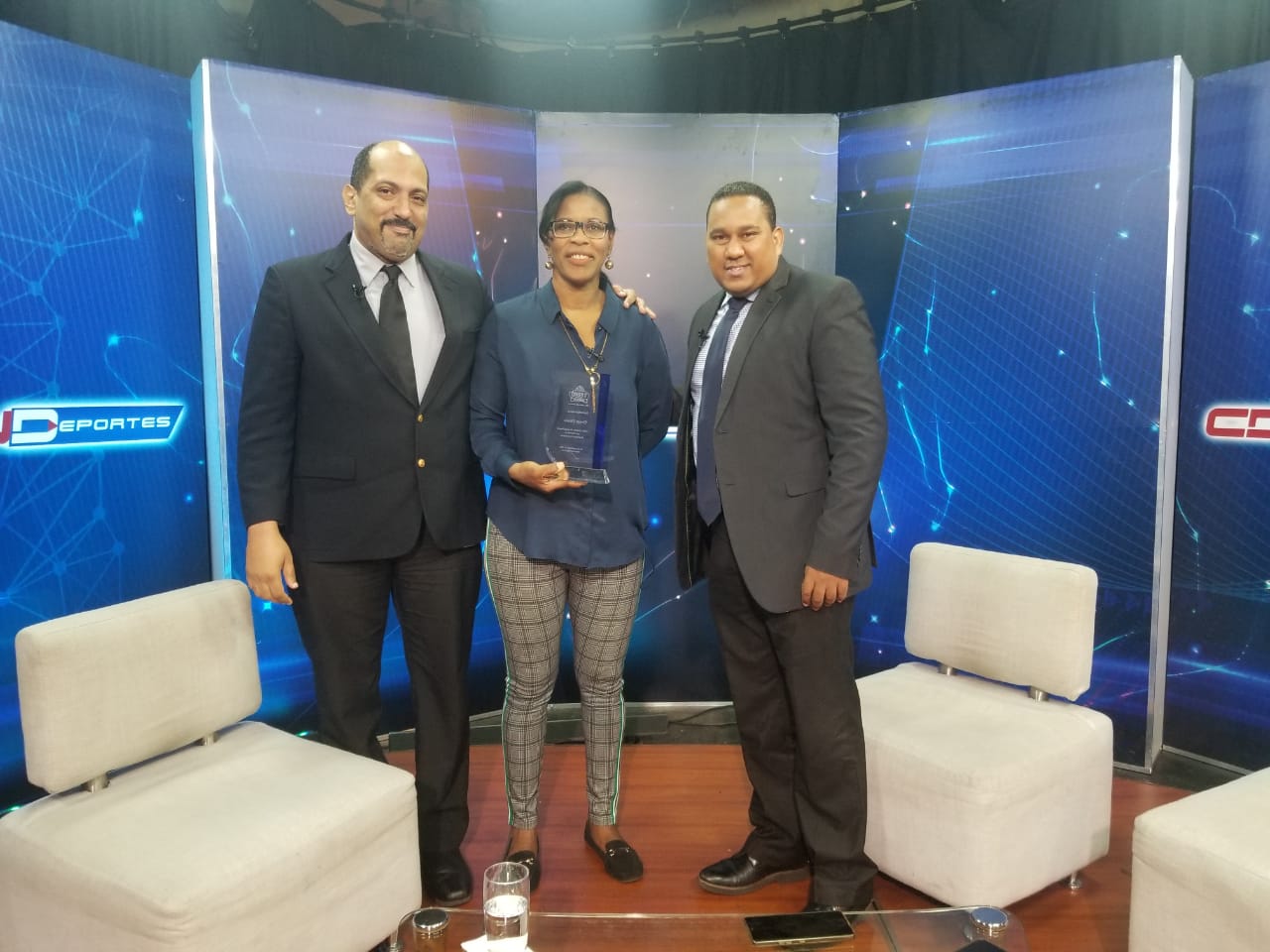 CND Deportes y CDN 37 reconocen a la inmortal del baloncesto femenino Teresa Durán