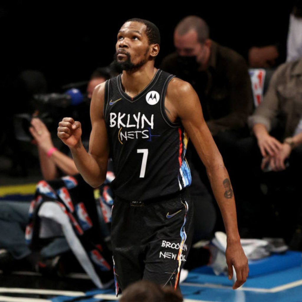 Durant consigue triple-doble en el triunfo de los Nets