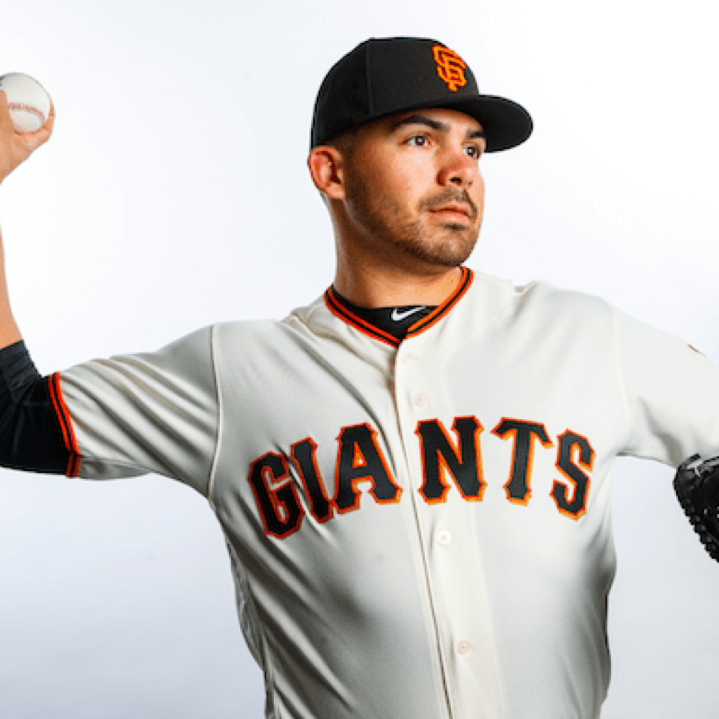 Gigantes anuncian firma de Tyler Cyr y Hunter Stratton