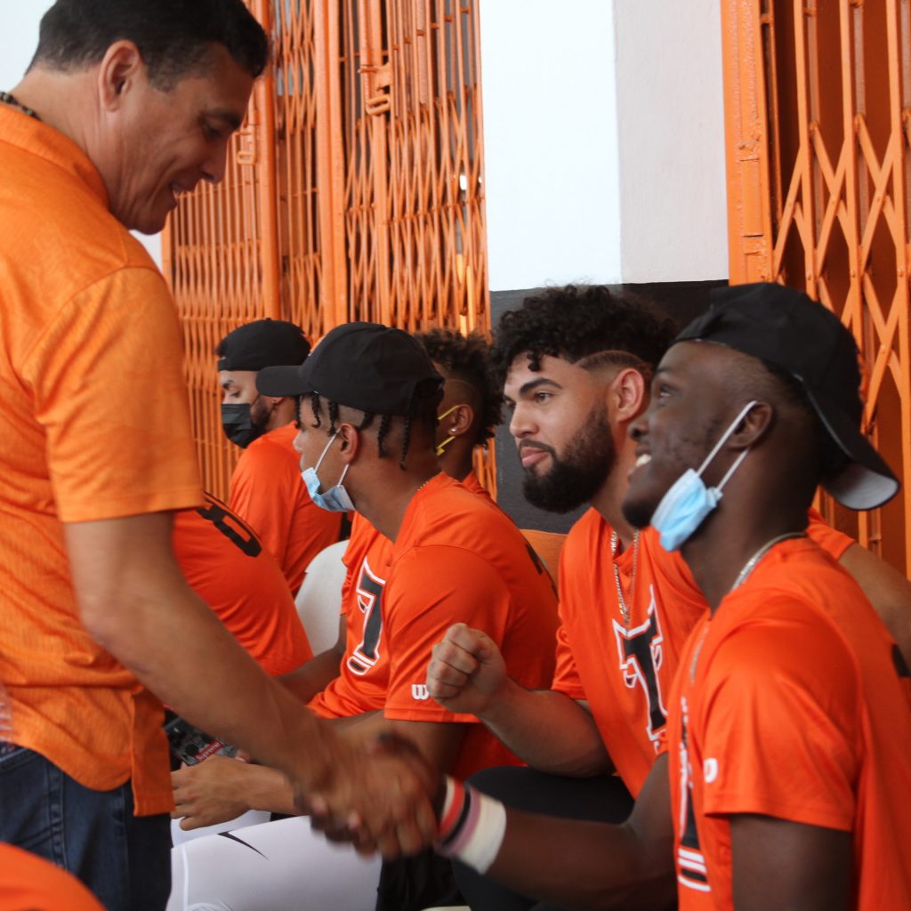 Adames, Maríñez y Peña encabezan inicio entrenamientos Toros