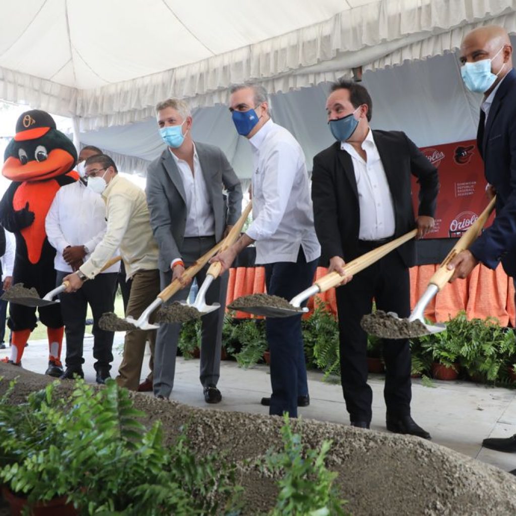 Abinader asiste inicio construcción de complejo Orioles de Baltimore