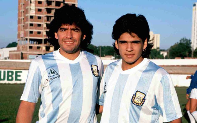 Hugo junto y Diego Maradona