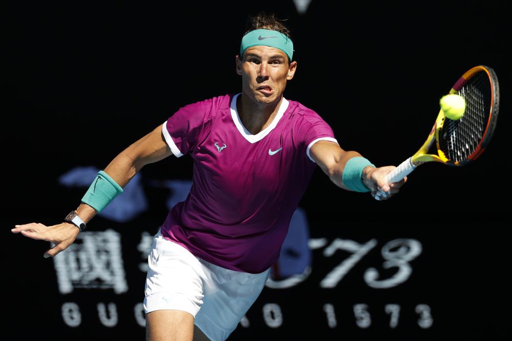 Nadal comparte el récord masculino de 20 títulos de singles importantes con Roger Federer y Novak Djokovic, y tiene una carrera interna con la ausencia de sus rivales de toda la vida en Melbourne Park.