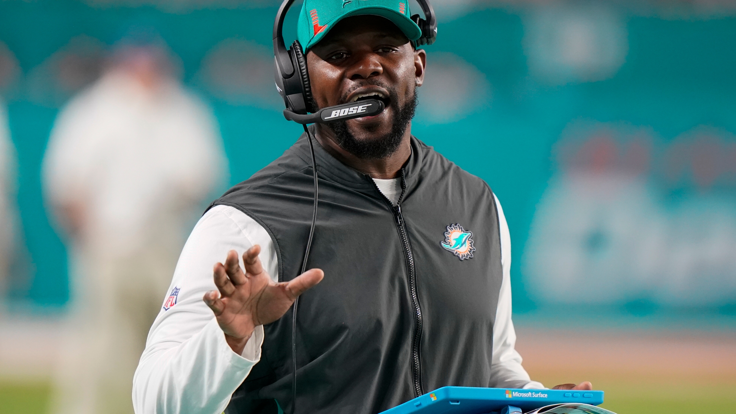 Exentrenador de los Dolphins demanda a la NFL por supuesta discriminación racial