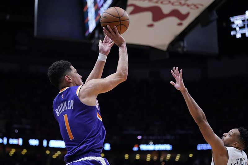Con el regreso de Devin Booker y la actuación histórica de Chris Paul los Phoenix Suns avanzaron a las semifinales de la Conferencia Oeste. Los Suns tendrán un enfrentamiento con Dallas Mavericks.
