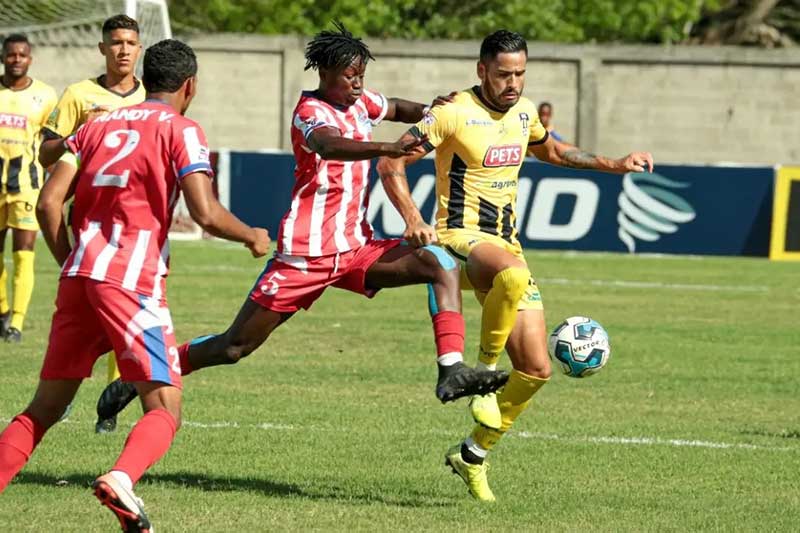 Juan David Díaz, ha mejorado su cuota goleadora y suma tres dianas en cinco partidos jugados, el delantero de Cibao FC fue el goleador absoluto de la temporada pasada.