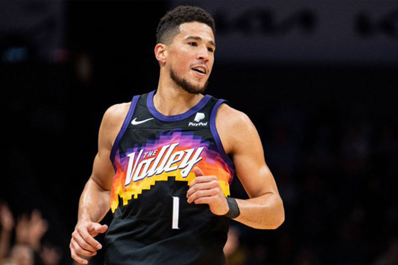 Posible lesión de Devin Booker encienden las alarmas en los Suns