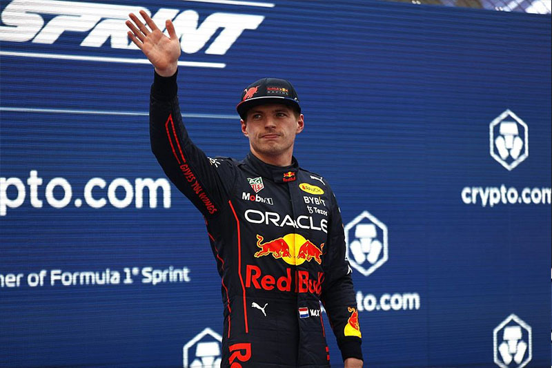 Verstappen y Red Bull avergüenzan a Ferrari en Imola