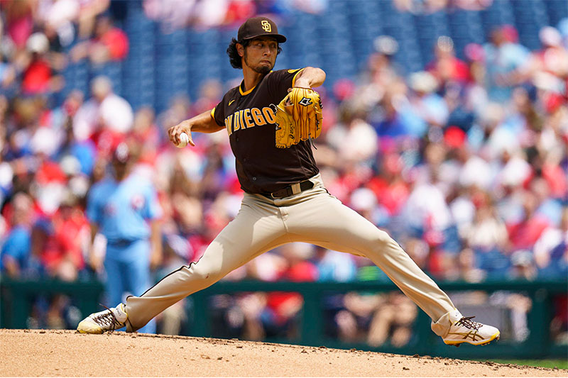 Darvish sale de aprieto y los Padres pintaron de blanco a Filis