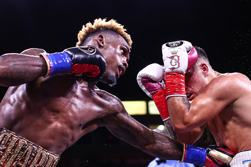 Jermell Charlo noquea a Castaño y se convierte en rey de los superwelter