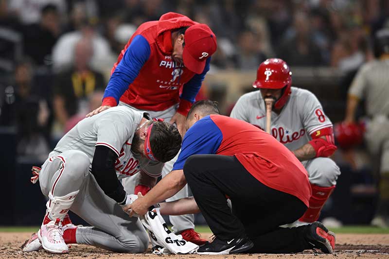 Bryce Harper se operará para repararse una fractura en el pulgar izquierdo, con la idea de tratar de volver a jugar en el 2022.