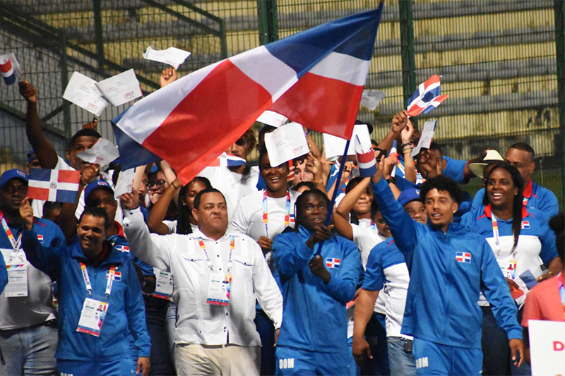 Lluvia no detiene fiesta de dominicanos en inauguración de Juegos Caribeños