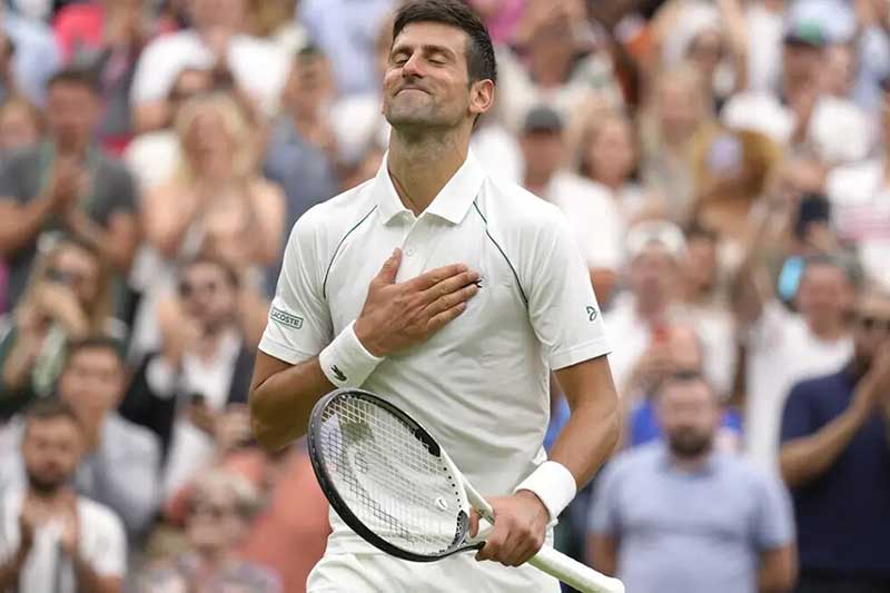 Novak Djokovic hace historia casi cada vez que gana otro partido. Este lunes, el serbio, mejor clasificado, hizo exactamente eso en Wimbledon.