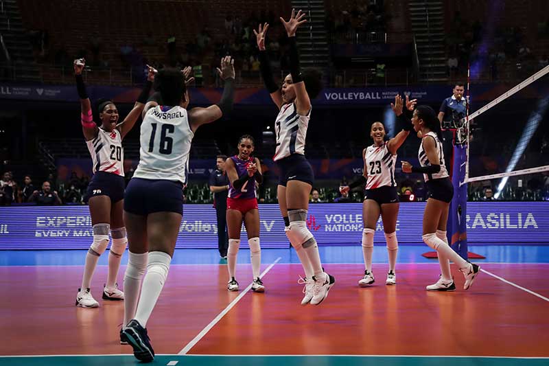 La Selección de Voleibol Femenina de Mayores de la República Dominicana conquistó este miércoles su primera victoria en la Liga de Naciones (1-4) tras vencer 3-0 (25-21, 25-17 y 25-13) a Korea, en la continuación del Grupo 3, de la Liga de Naciones que se celebra aquí.