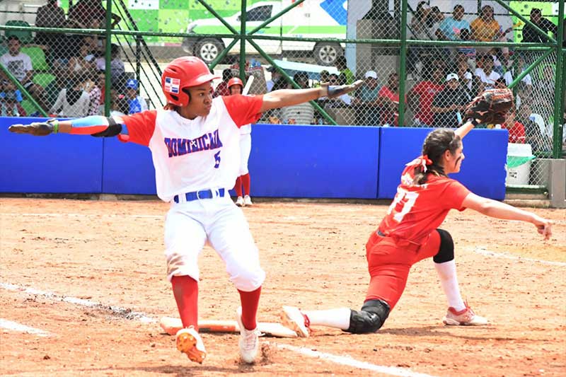 Softbol RD pierde juego clave con Perú y puesto bajo protesta